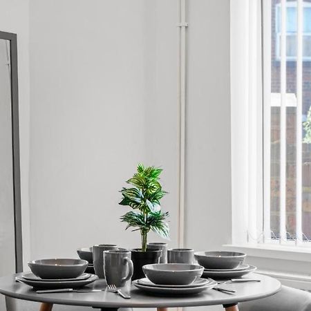Modern Equipped 4 Bedroom House In Central Stoke-Free Parking Kültér fotó