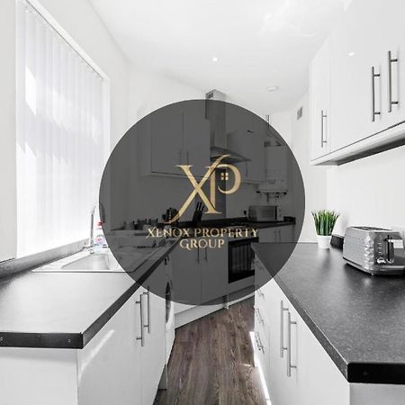 Modern Equipped 4 Bedroom House In Central Stoke-Free Parking Kültér fotó