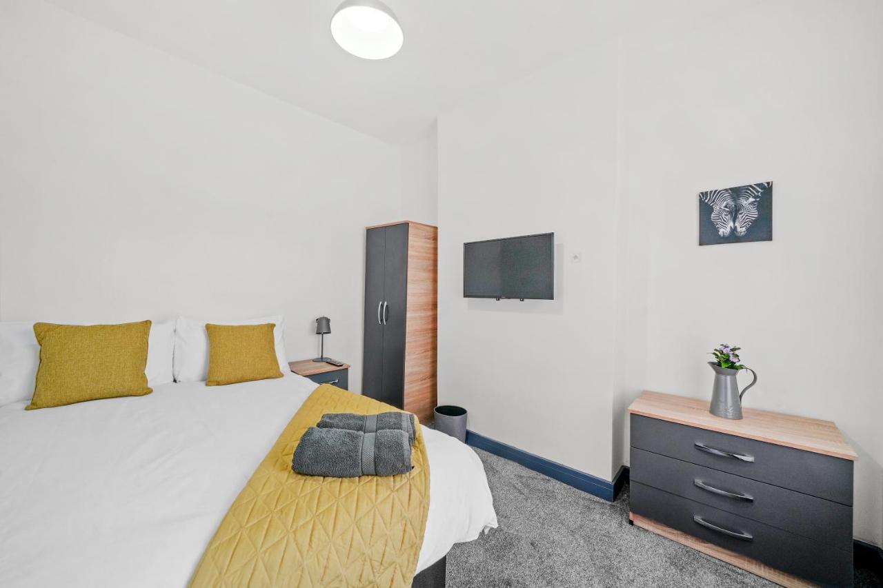 Modern Equipped 4 Bedroom House In Central Stoke-Free Parking Kültér fotó
