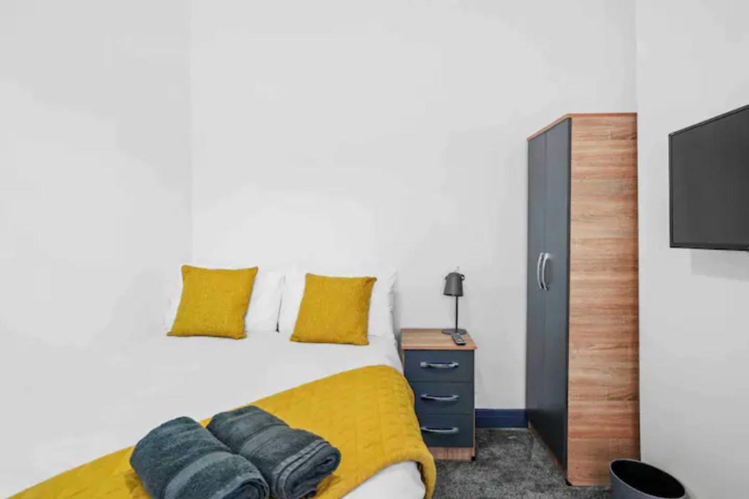 Modern Equipped 4 Bedroom House In Central Stoke-Free Parking Kültér fotó