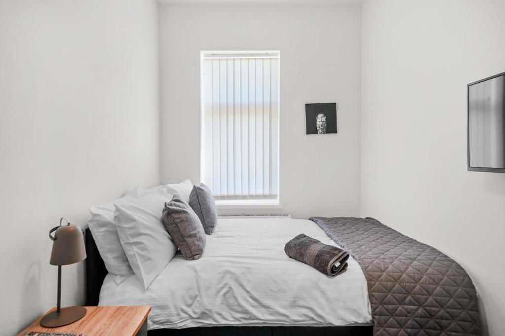 Modern Equipped 4 Bedroom House In Central Stoke-Free Parking Kültér fotó