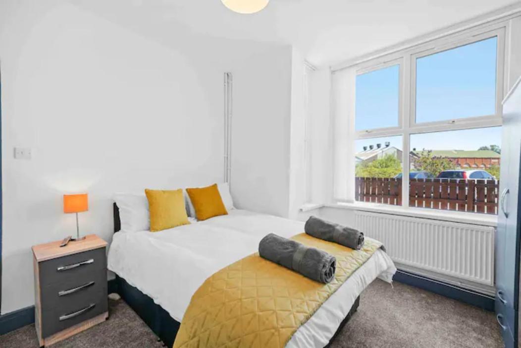 Modern Equipped 4 Bedroom House In Central Stoke-Free Parking Kültér fotó